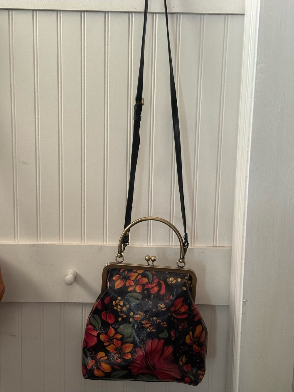 Patricia Nash Novella Frame Bag in the Tropical Escape floral print. - Picture 3 of 8